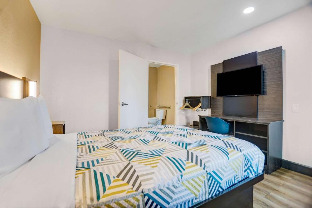 Double Room - Disability Access - Roll In Shower interior